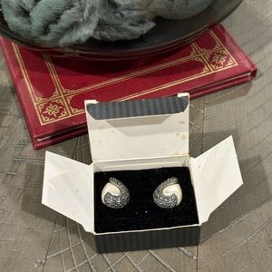 Vintage Avon Traditional Teardrops Earrings- pearl/silver - circa 1992, Pierced!